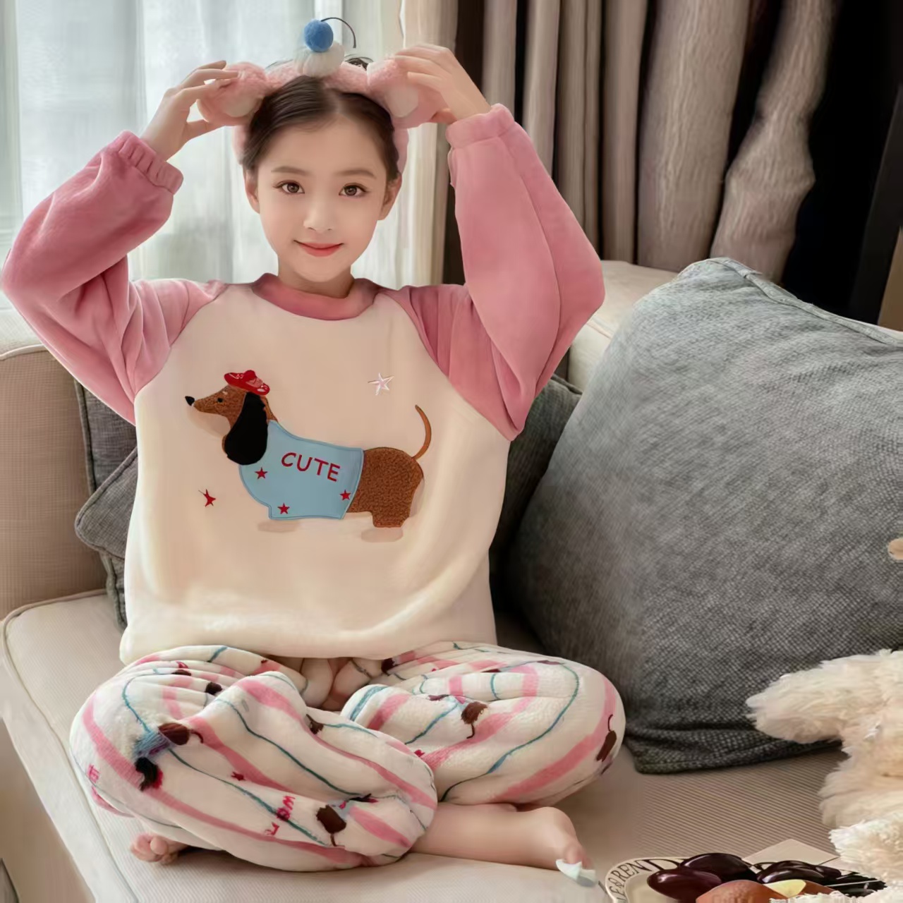 儿童秋冬珊瑚绒保暖睡衣套装腊肠狗卡通圆领套头男女童亲子家居