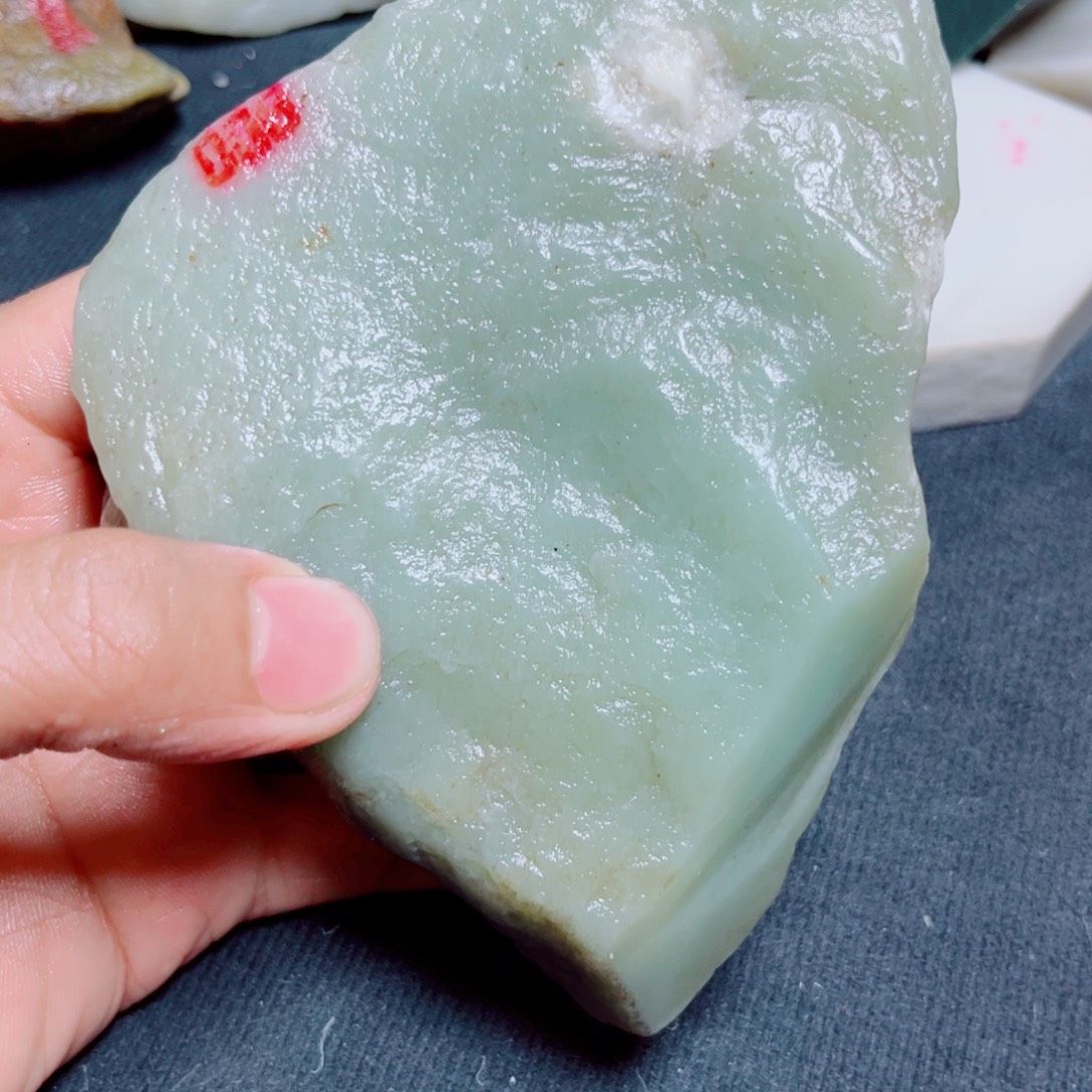 一***富和田玉未镶嵌珠宝奇石