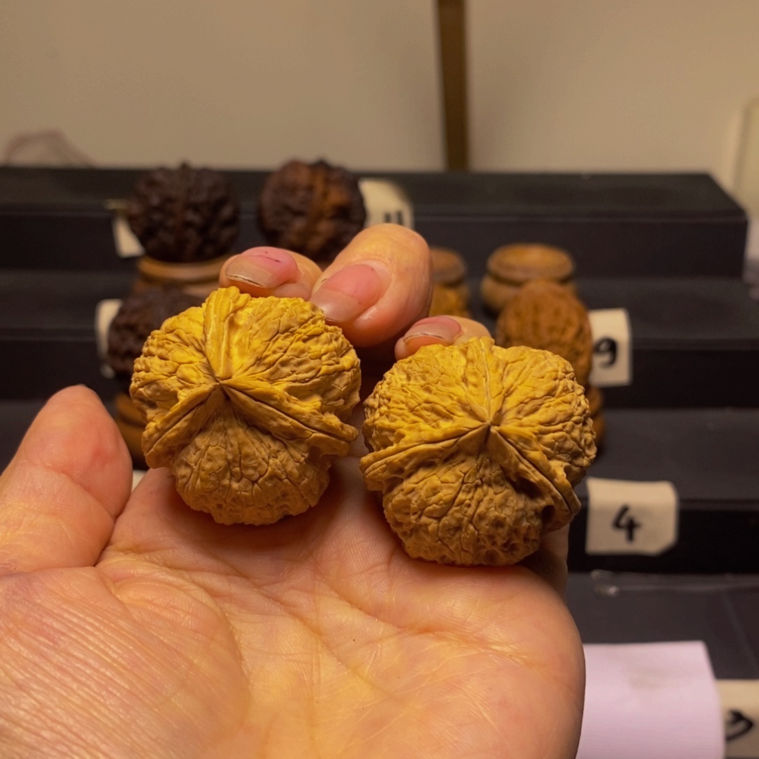 文玩核桃吊坠小三棱37