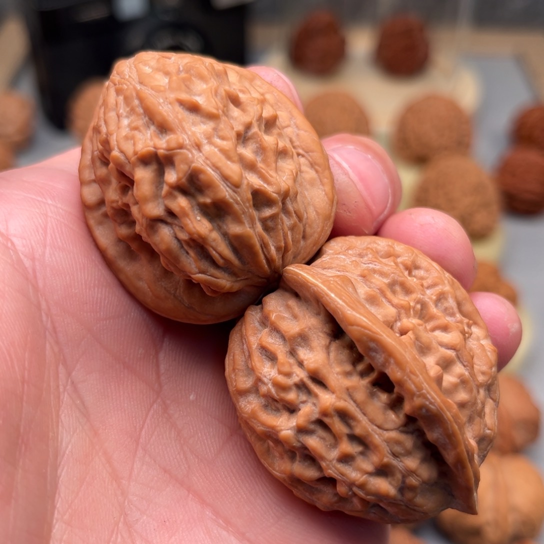 文玩核桃吊坠37大红袍