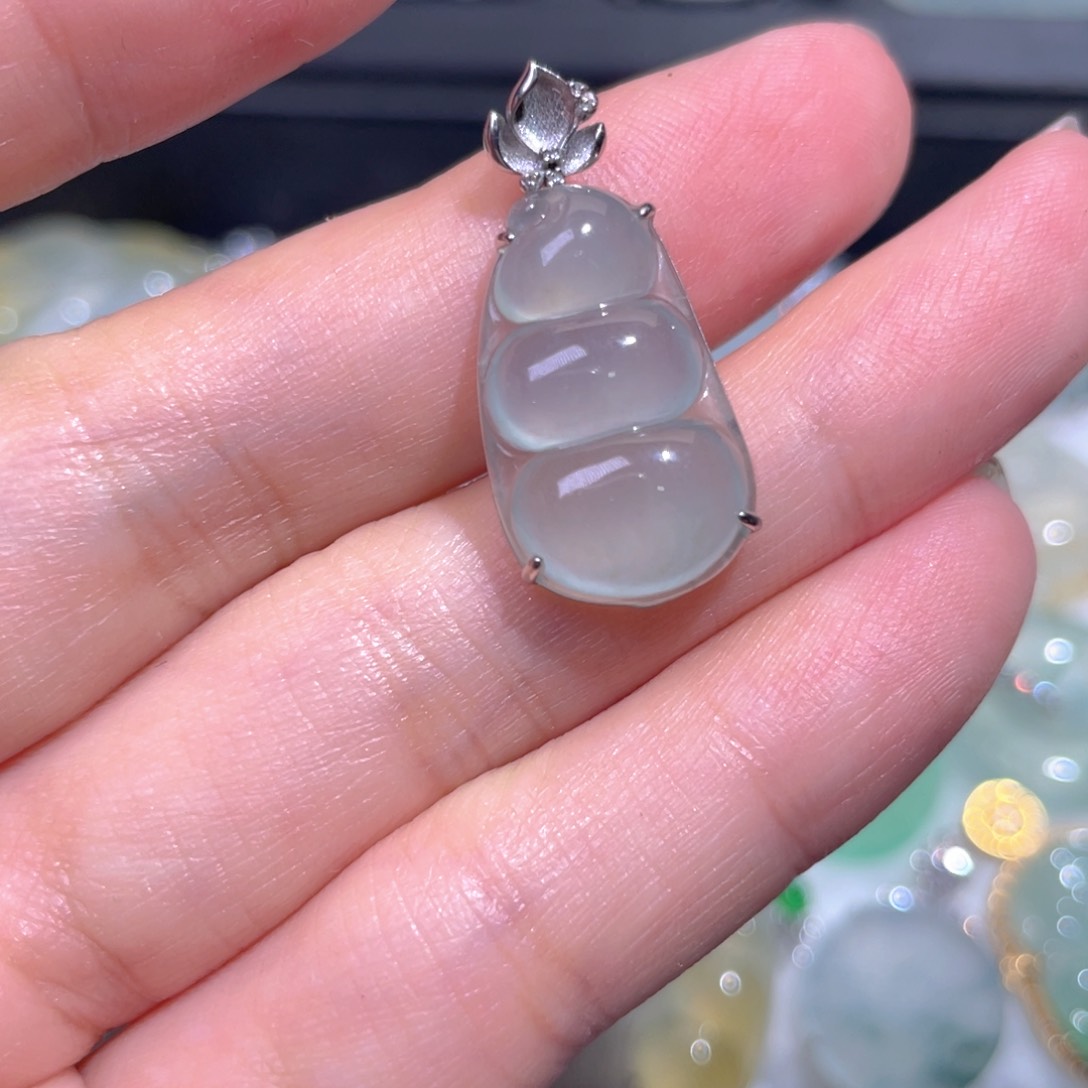 颈饰18K金镶嵌翡翠翡翠