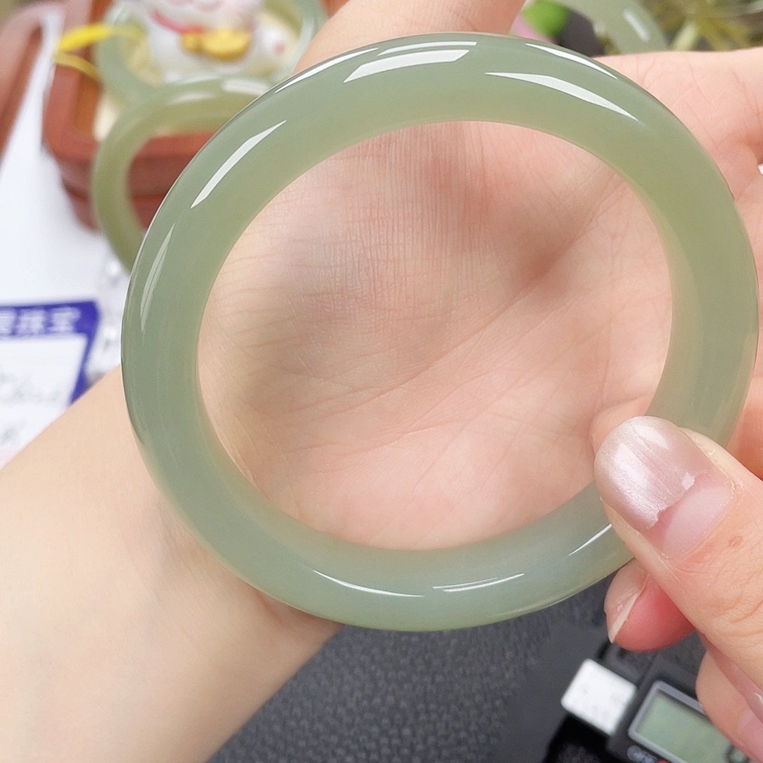 和田玉未镶嵌手镯