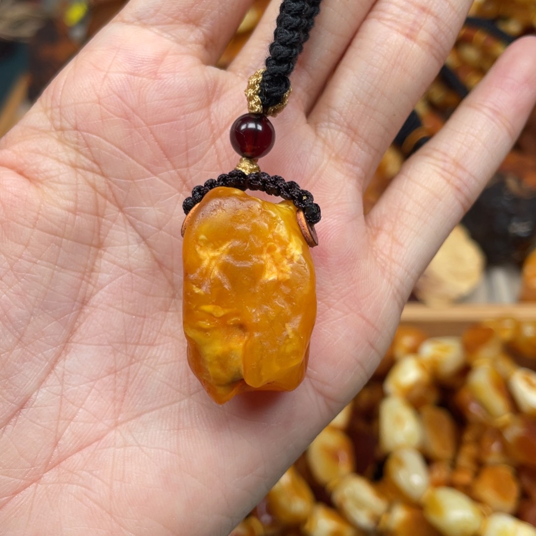 琥珀珠宝奇石未镶嵌