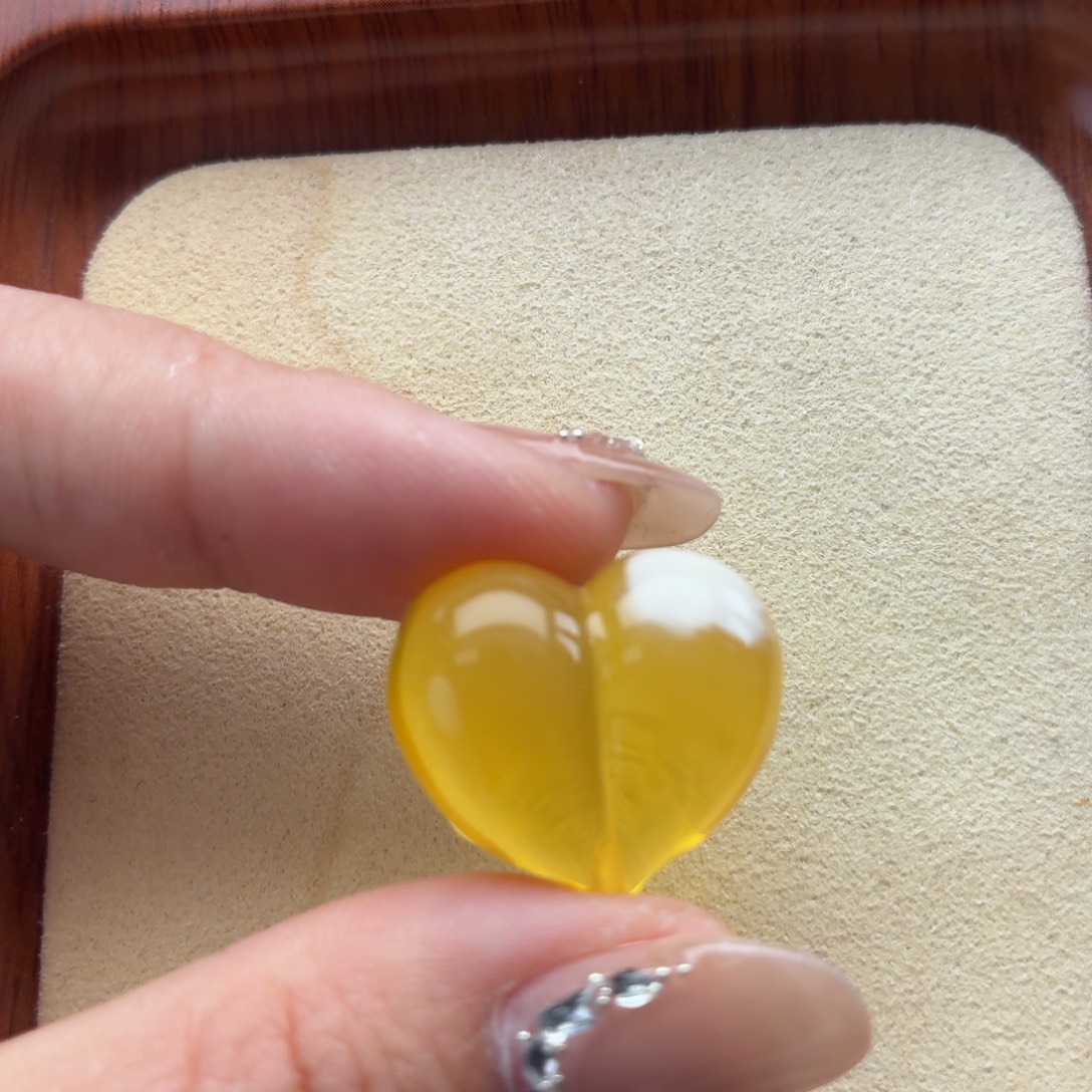 琥珀未镶嵌裸石B017