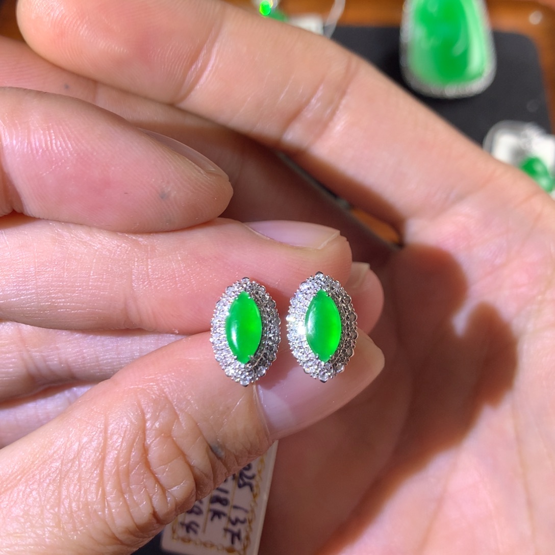 翡翠18K金镶嵌耳饰翡翠