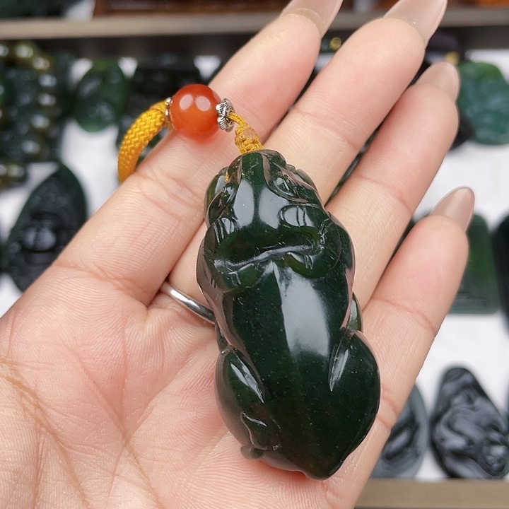暖***暖蛇纹石玉未镶嵌挂件