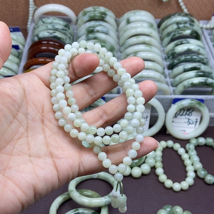 蛇纹石玉未镶嵌手镯