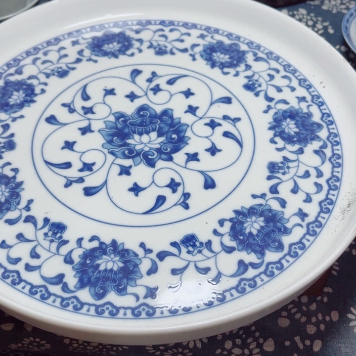 青花玲珑缠枝莲大茶盘