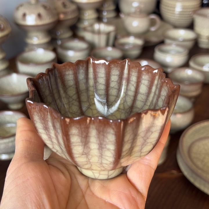 蒋加宝 传世哥窑 葵口