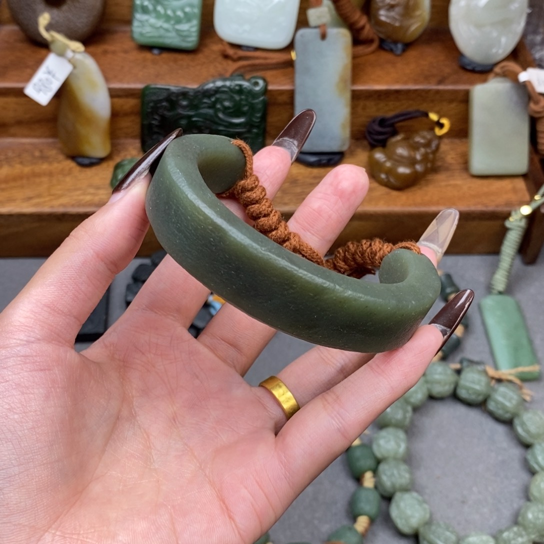 和田玉颈饰未镶嵌叶*