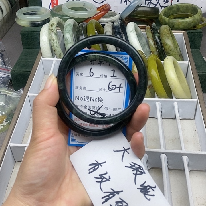 蛇纹石玉未镶嵌手镯