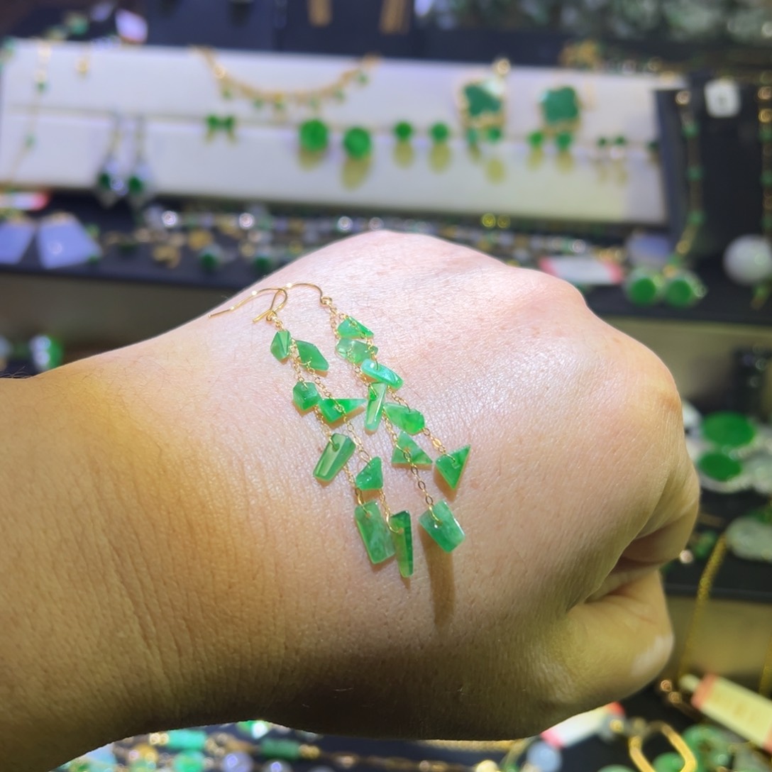 颈饰18K金镶嵌翡翠耳钩