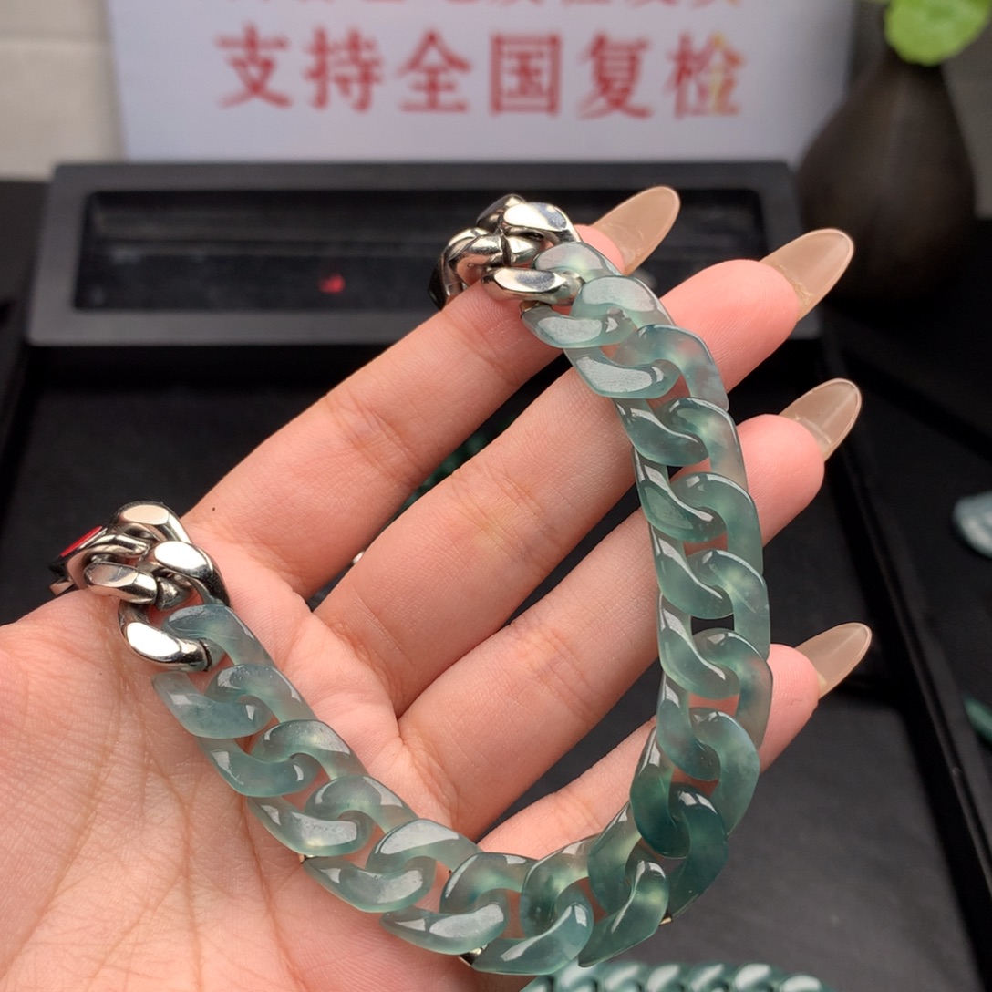 刘***道翡翠未镶嵌手链00003