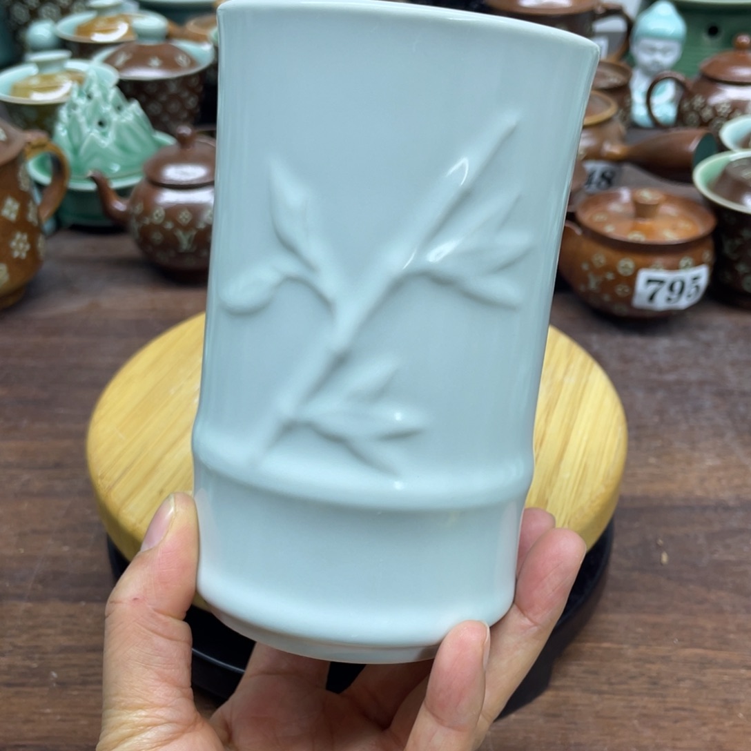 微瑕特价13.5*8.5厘米笔筒