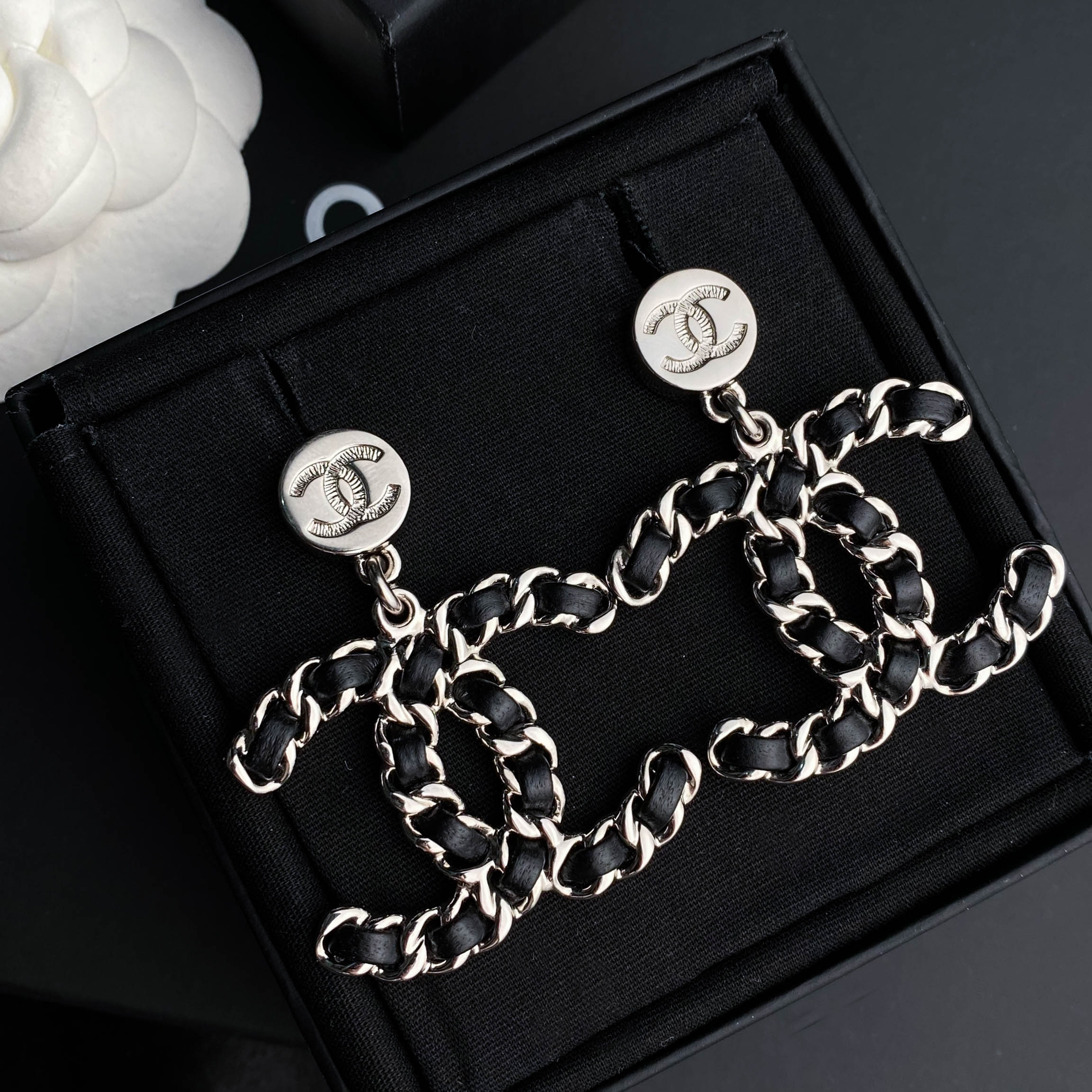 全新未使用 Chanel/香奈儿 经典皮穿链 银色双C耳环 S4620