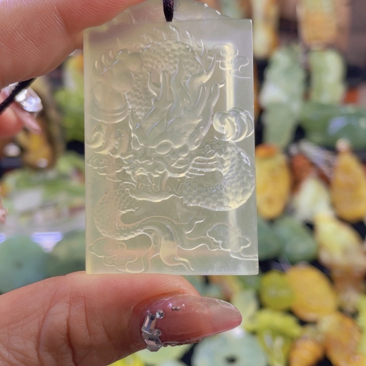 蛇纹石玉颈饰未镶嵌