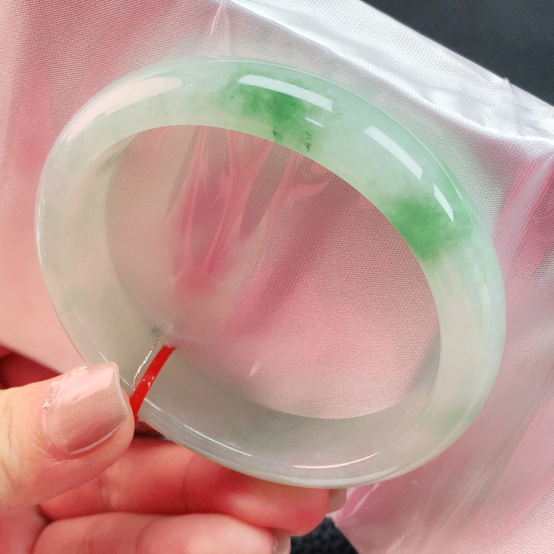 翡翠手镯未镶嵌56贵