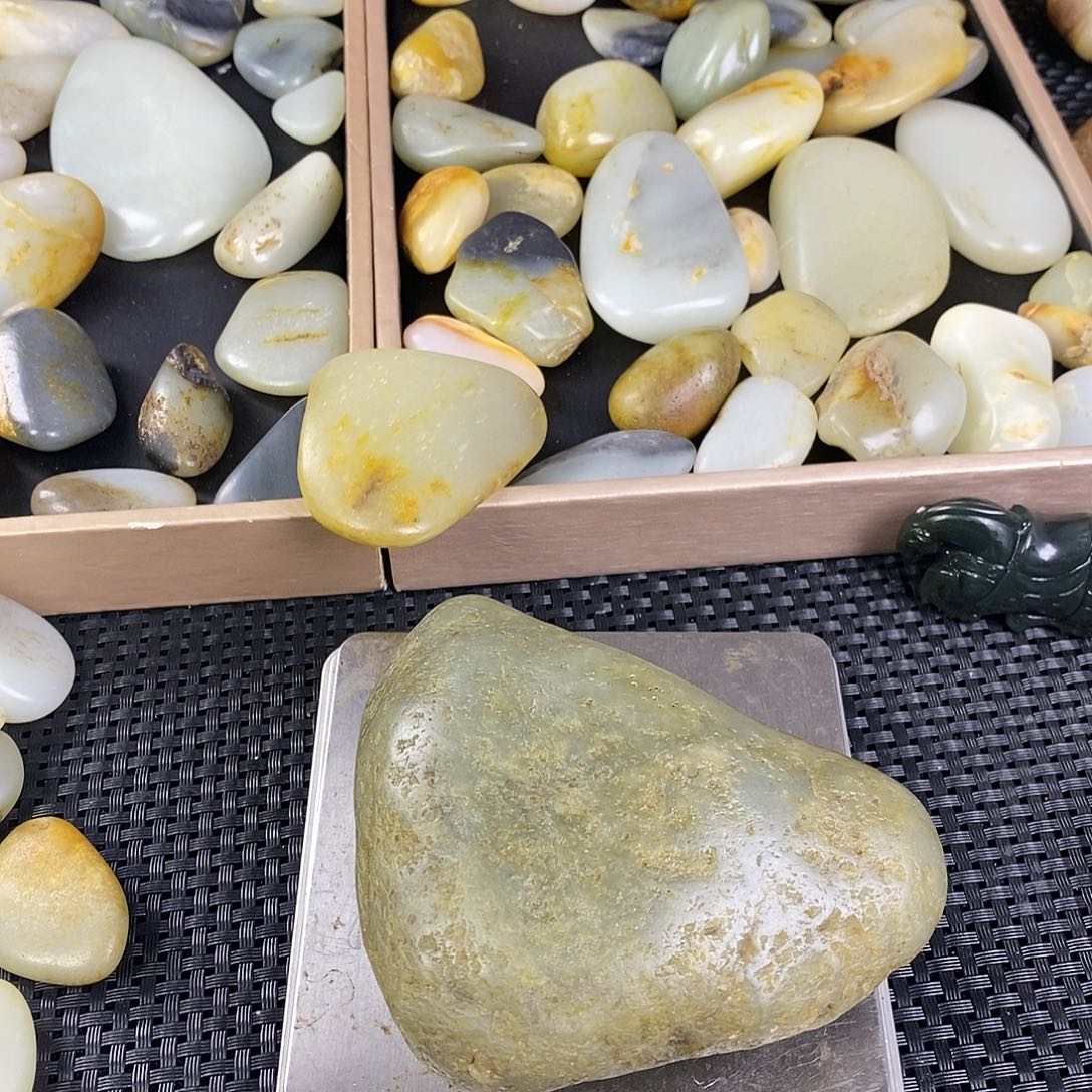 和田玉未镶嵌珠宝奇石