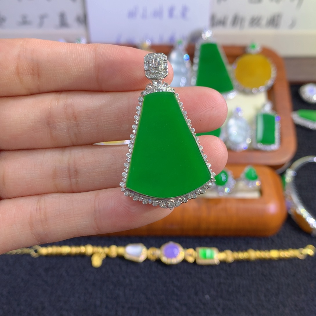 翡翠18K金镶嵌吊坠(不含链)无事牌