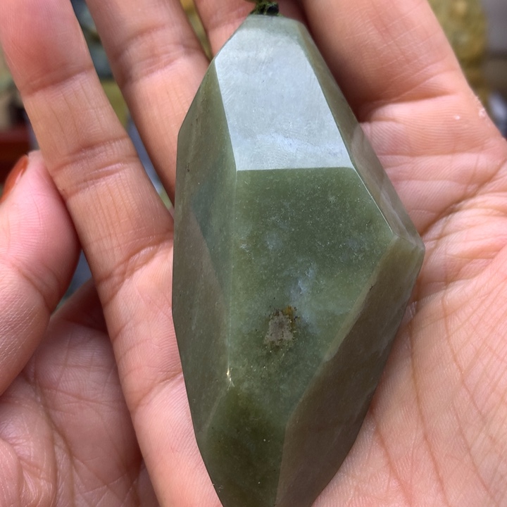 【闪购商品】透闪石质玉吊坠未镶嵌
