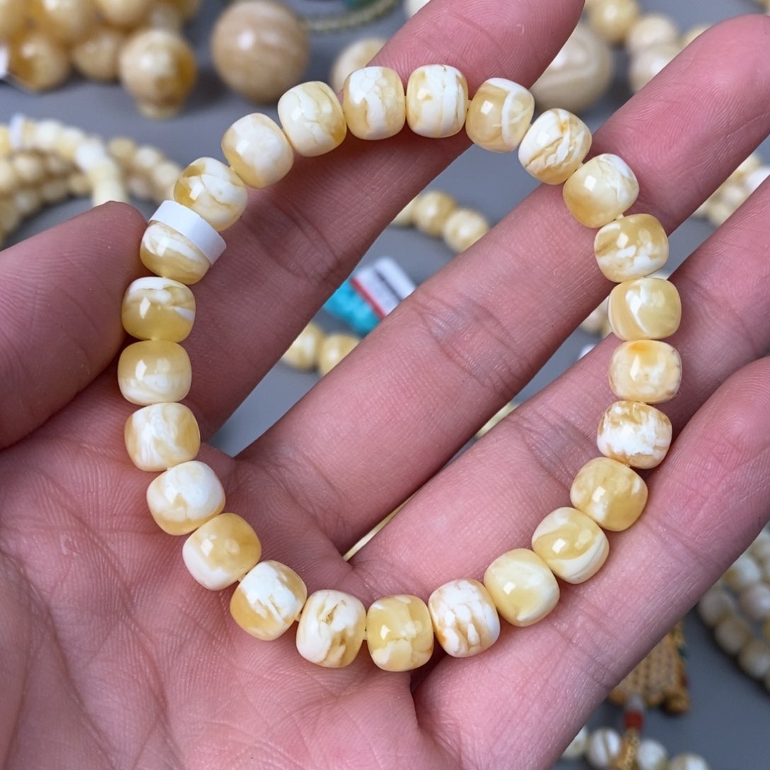 琥珀珠宝奇石未镶嵌周***?