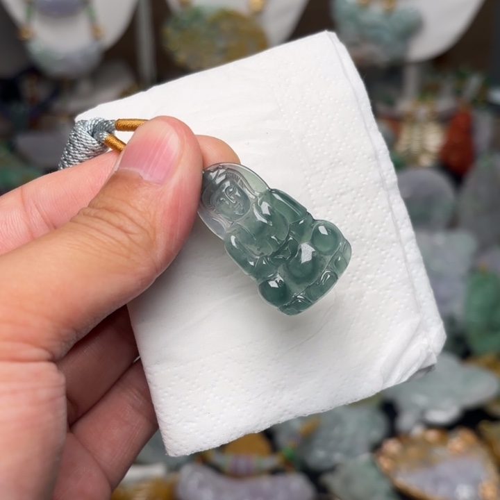 翡翠颈饰未镶嵌吊坠