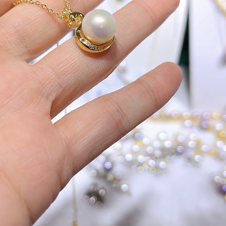 淡水珍珠白珠金色天鹅吊坠未镶嵌