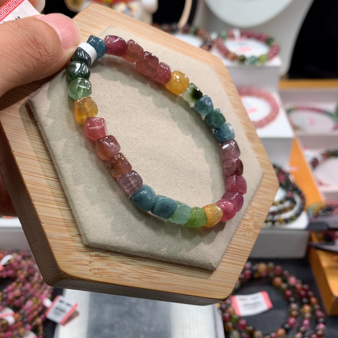 碧玺手链未镶嵌     1。         