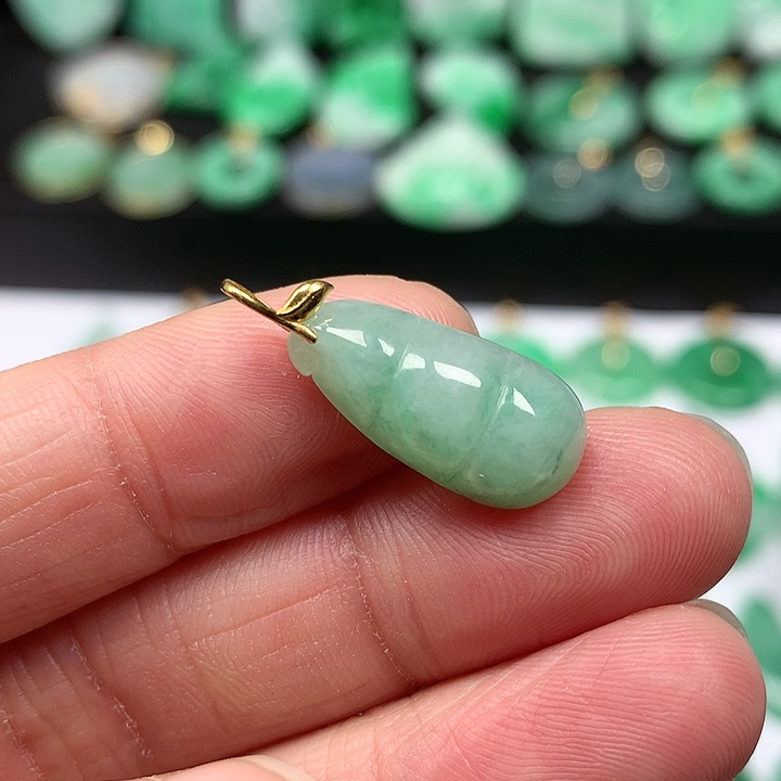翡翠吊坠(不含链)18K金镶嵌