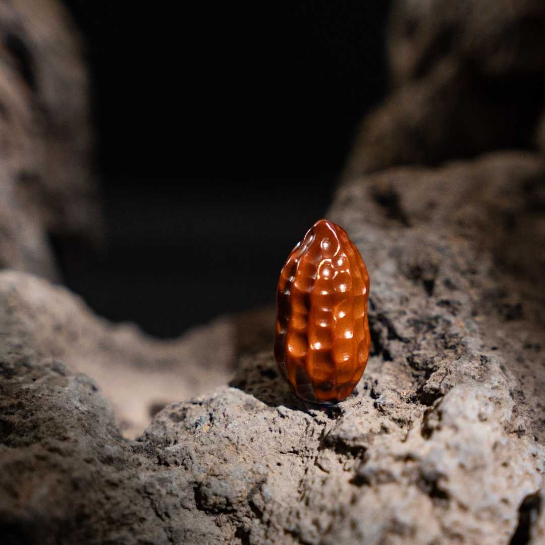 舟山核雕村橄榄核雕手工雕刻花生手机挂坠