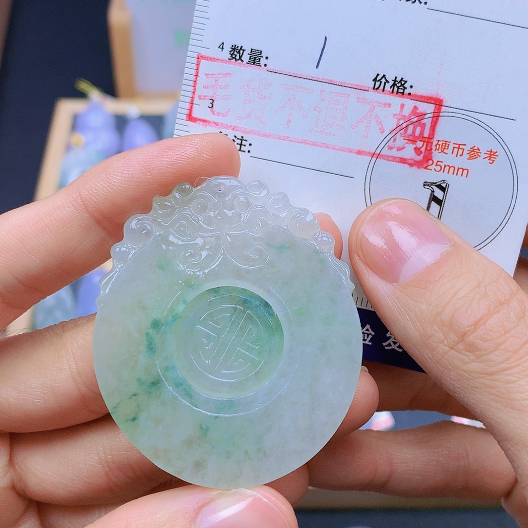 翡翠未镶嵌颈饰翡翠