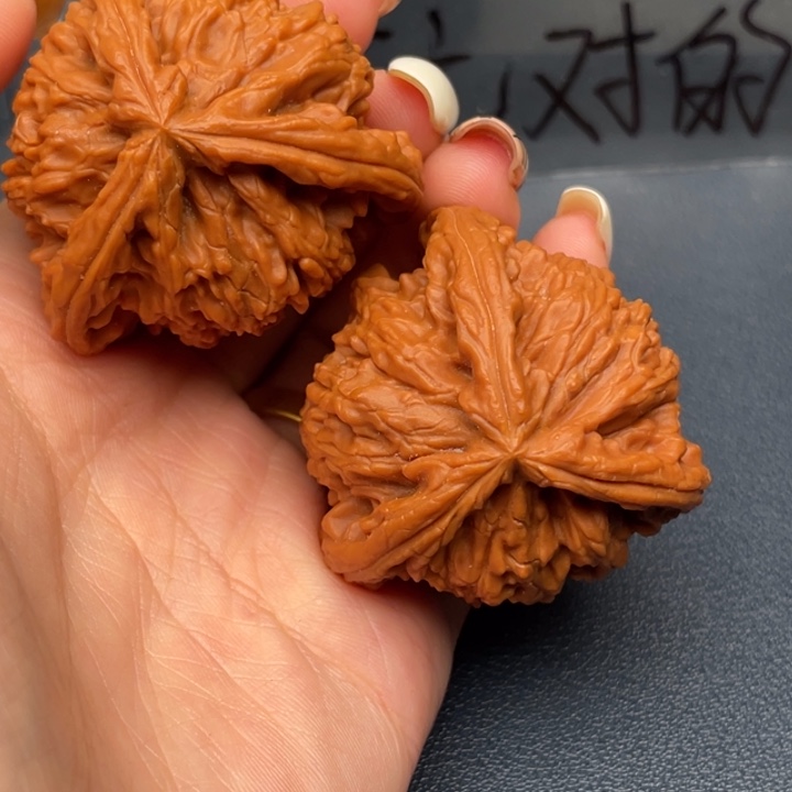 陈***豪文玩核桃吊坠白狮子