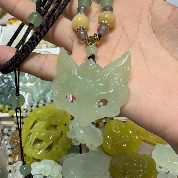 蛇纹石玉吊坠未镶嵌