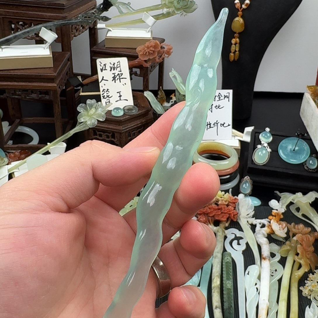应***是蛇纹石玉未镶嵌发饰