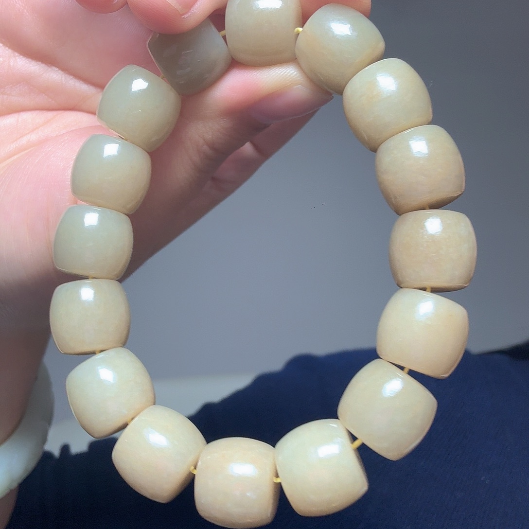 和田玉（糖玉）未镶嵌颈饰