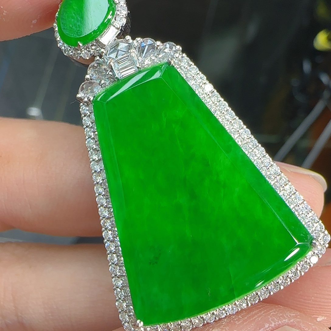 翡翠颈饰18K金镶嵌天然翡翠