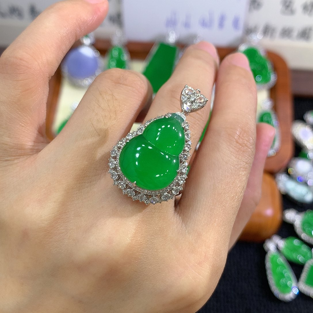 【闪购商品】18K金镶嵌戒指翡翠葫芦两用