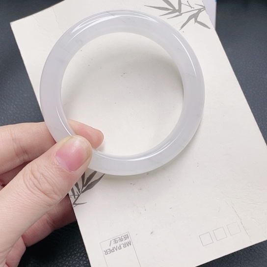 石英质玉手镯未镶嵌小*灰55