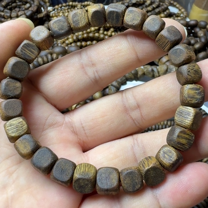 沉香手串乌身手串7克