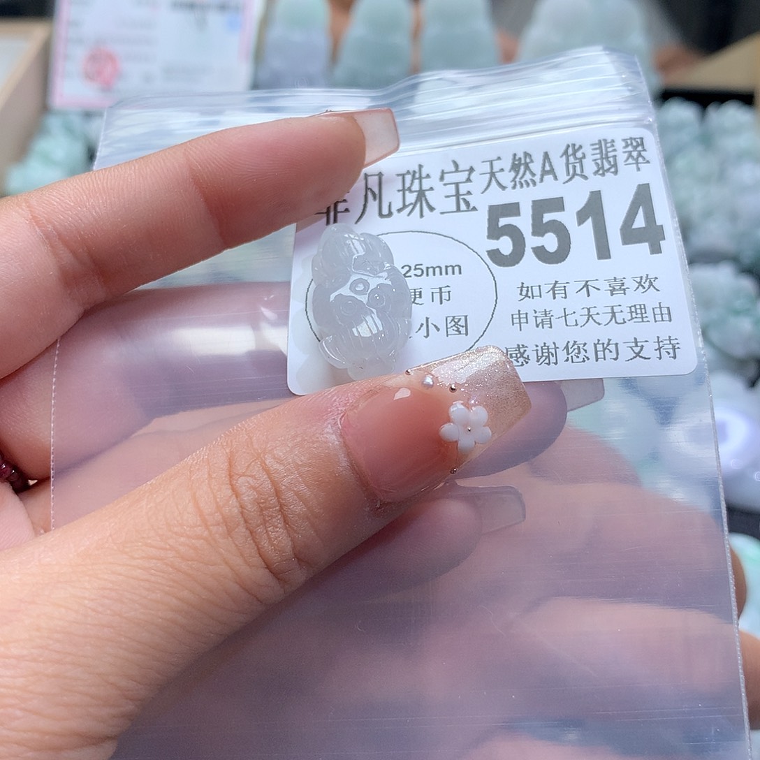 翡翠未镶嵌颈饰，