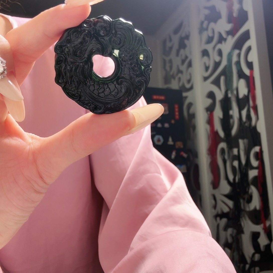 蛇纹石玉颈饰未镶嵌鱼化龙