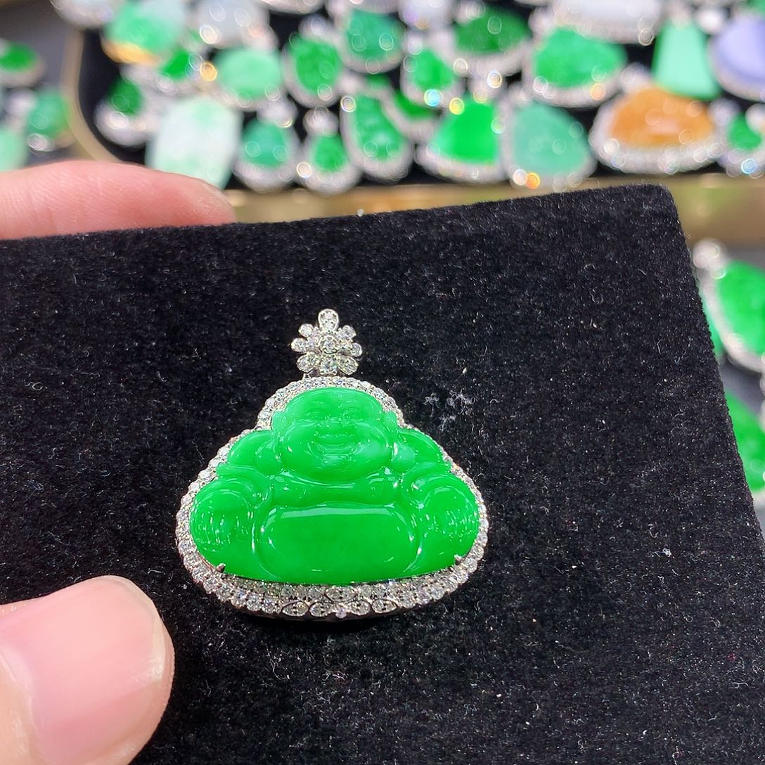 翡翠18K金镶嵌颈饰