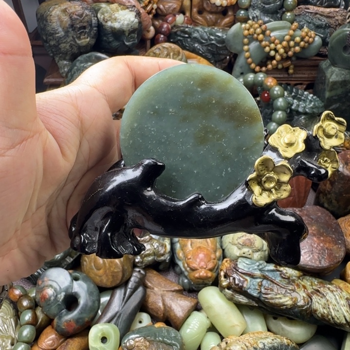 透闪石质玉未镶嵌珠宝奇石