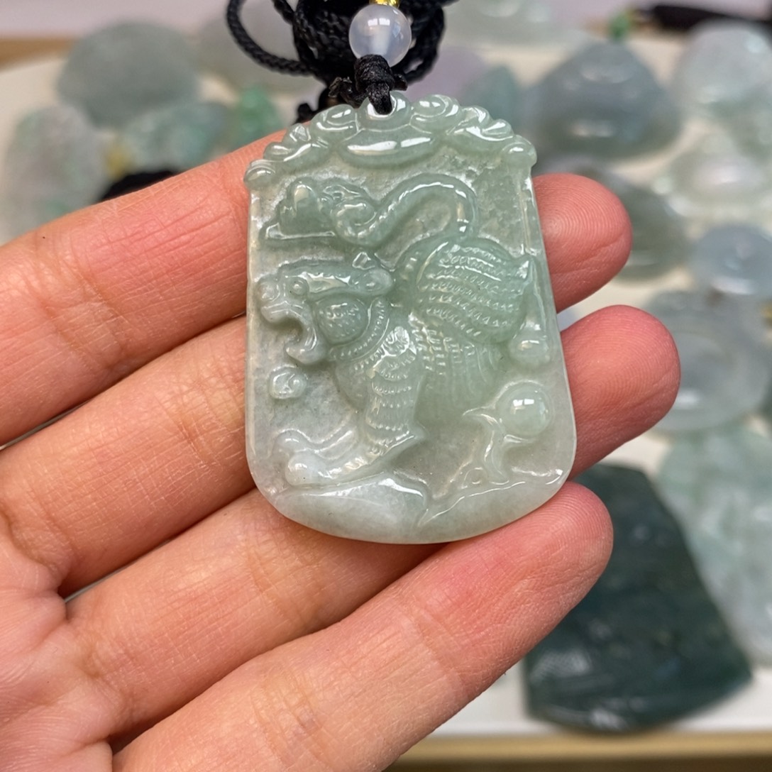 翡翠颈饰未镶嵌虎