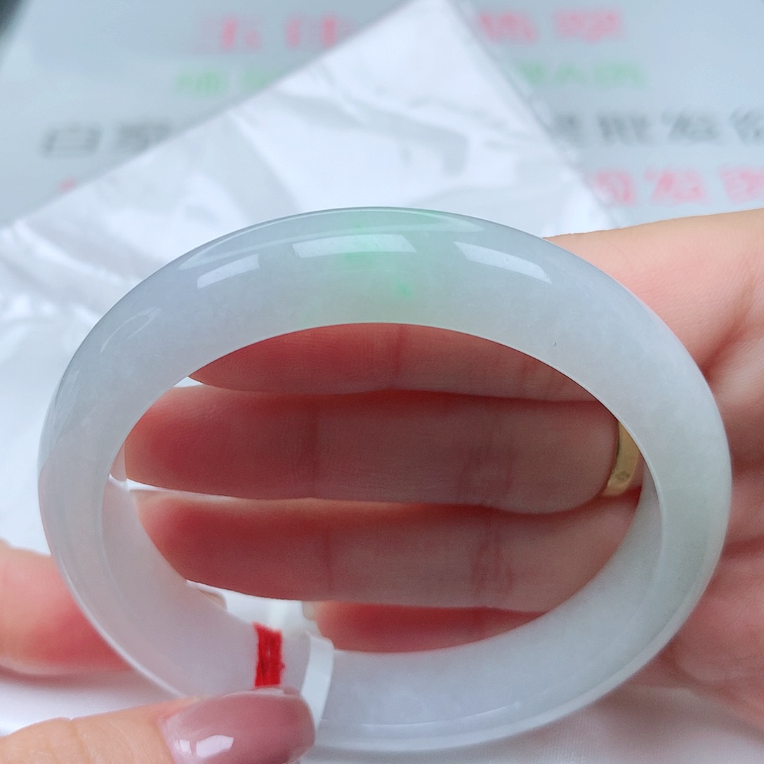 翡翠手镯未镶嵌56.8圈白月光飘金丝绿！