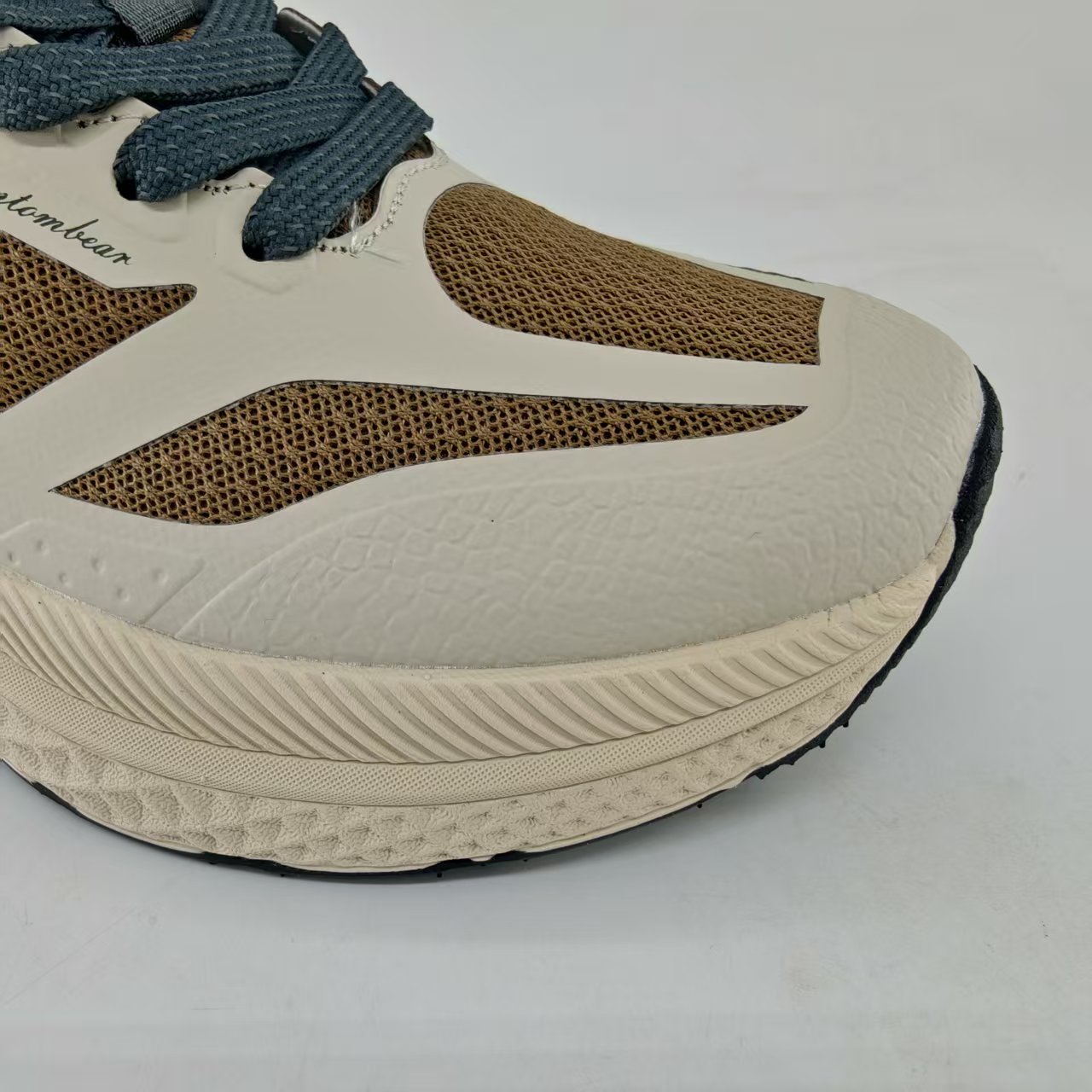 【鞋偏小，建议拍大一码】男女同款透气跑鞋 舒适时尚运动鞋（1821）