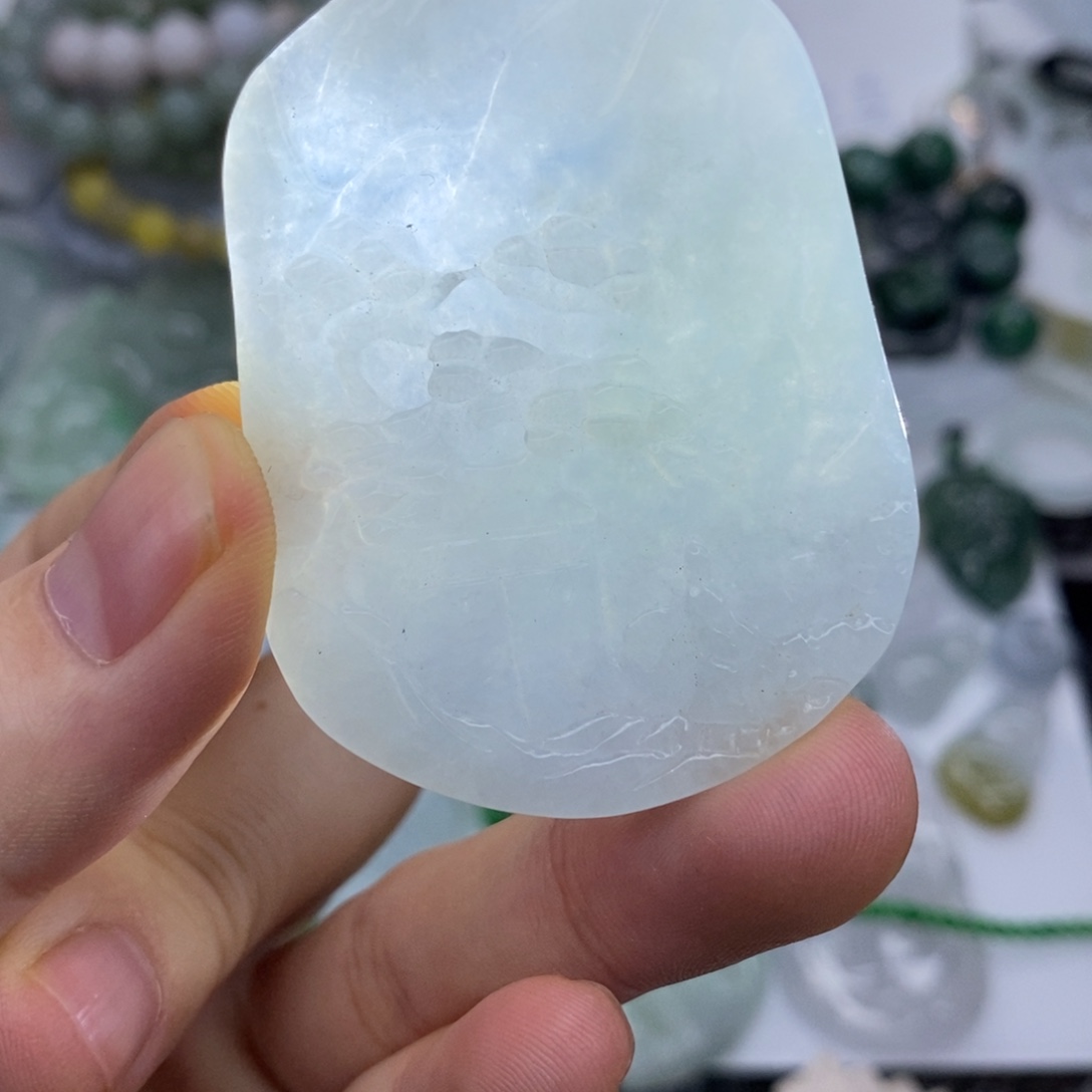 翡翠未镶嵌颈饰山水