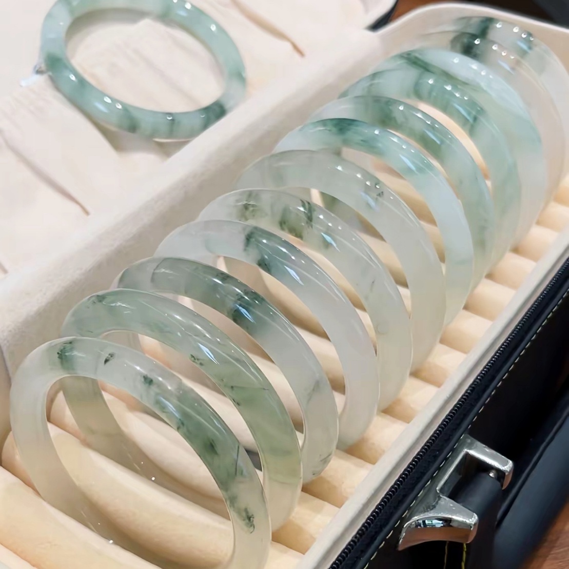 【编号 4】新疆天然玉石手镯