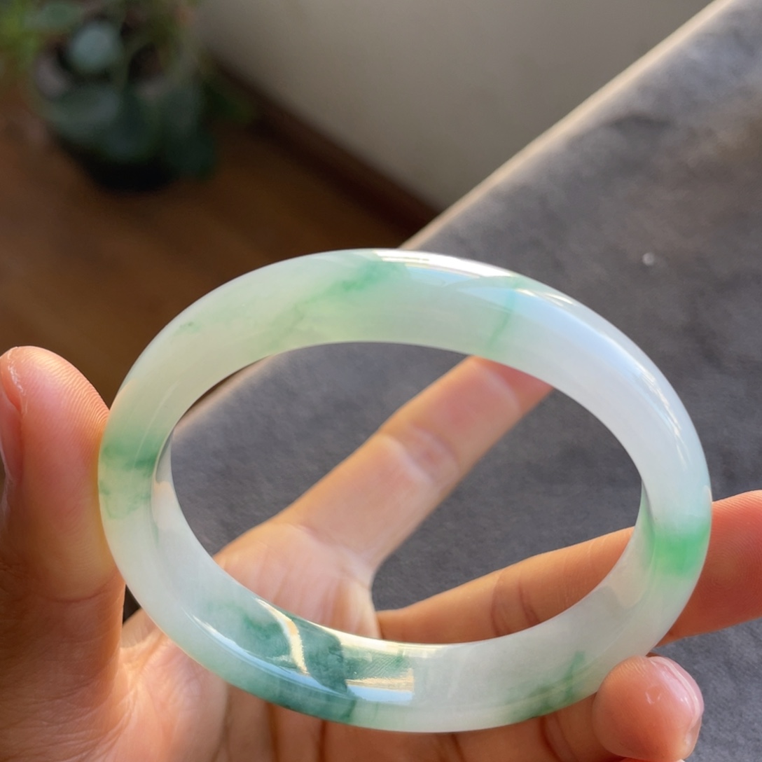 翡翠未镶嵌手镯绿花贵妃
