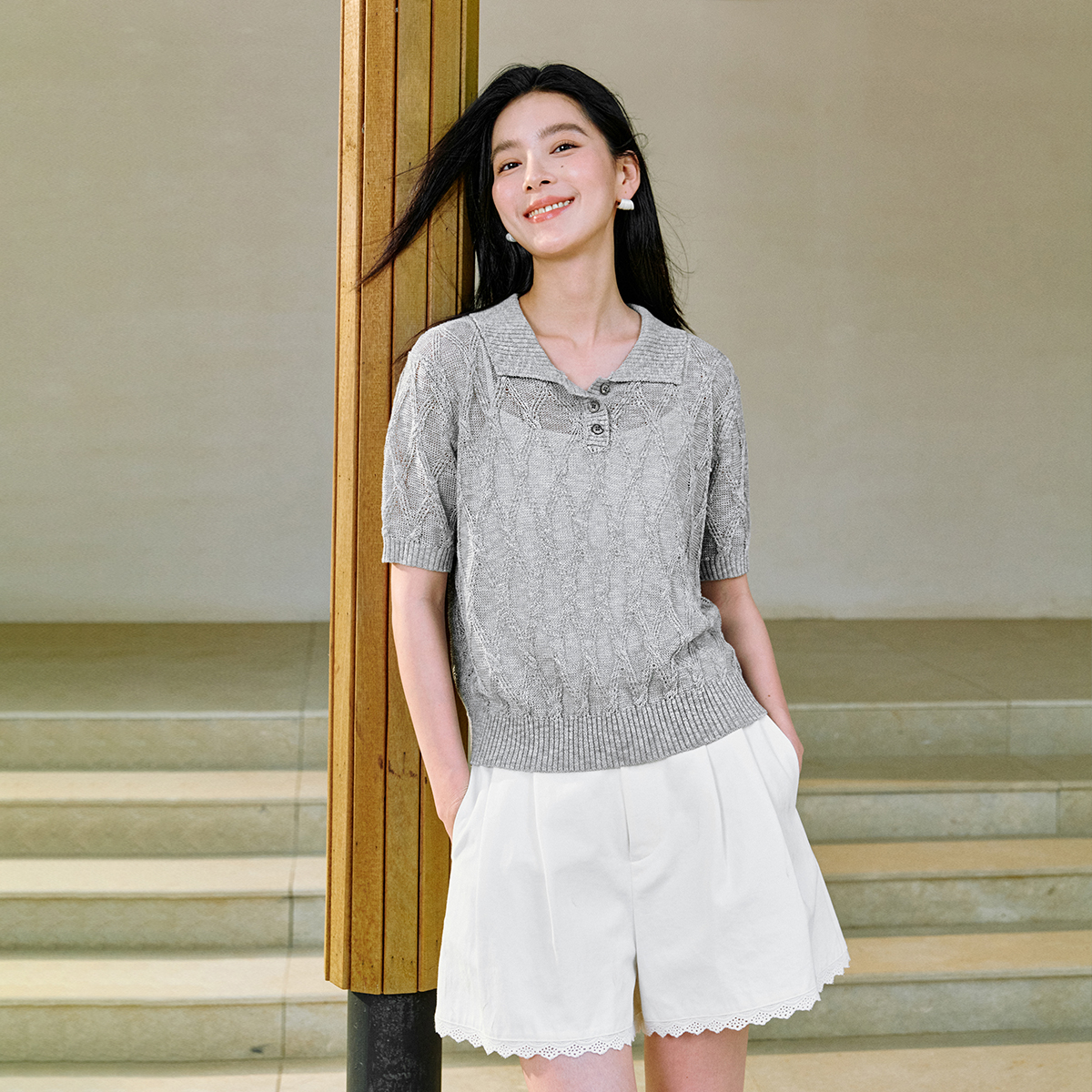 【一秒入夏】茵曼夏季格雷灰POLO领绞花薄针织衫简约通勤短袖上衣